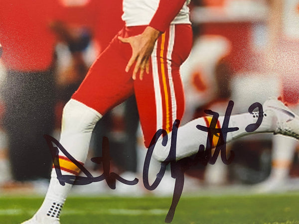 Kansas City Chiefs DUSTIN COLQUITT Signed WHITE UNIFORM 8x10 Photo - COA